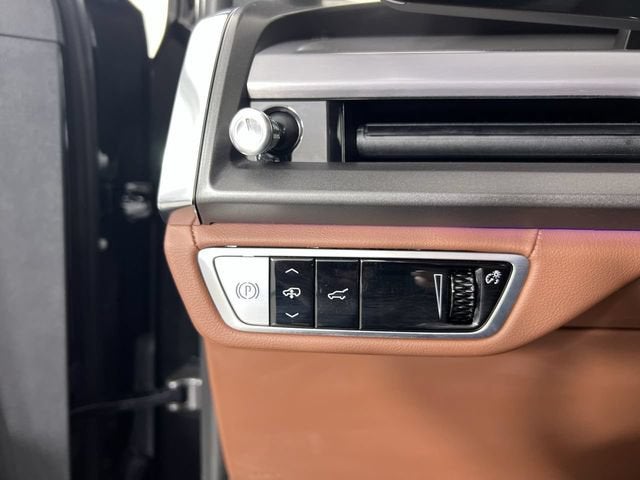 2026 Cadillac VISTIQ Platinum