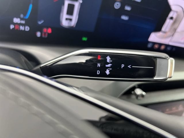 2026 Cadillac VISTIQ Platinum
