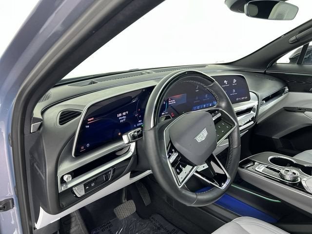 2024 Cadillac LYRIQ Luxury 2