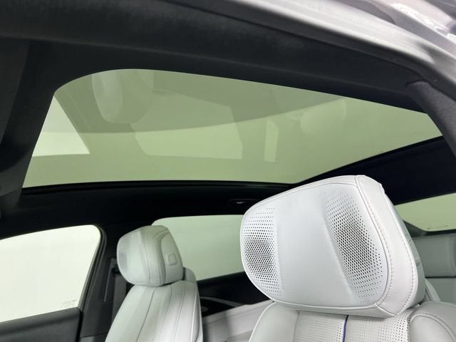 2024 Cadillac LYRIQ Luxury 2