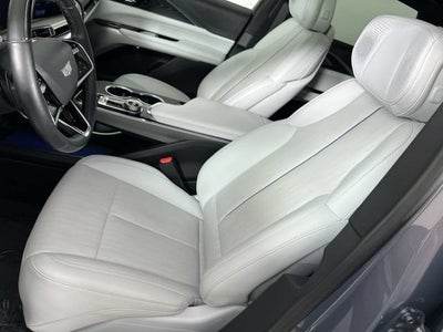 2024 Cadillac LYRIQ Luxury 2