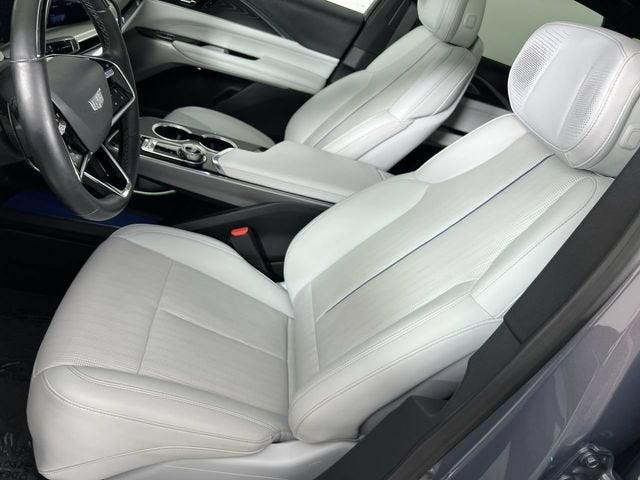 2024 Cadillac LYRIQ Luxury 2