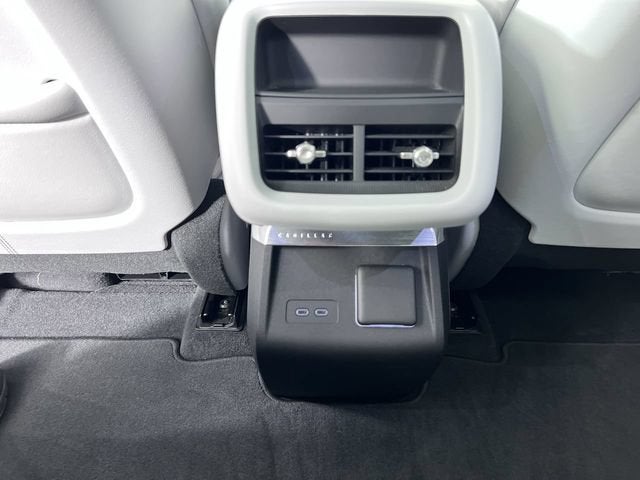 2024 Cadillac LYRIQ Luxury 2
