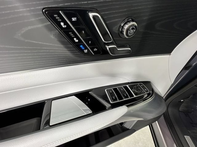 2024 Cadillac LYRIQ Luxury 2