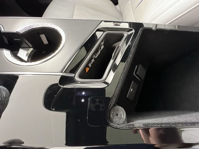 2024 Cadillac LYRIQ Luxury 2