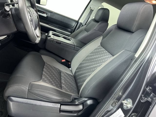 2017 Toyota Tundra SR5 5.7L V8