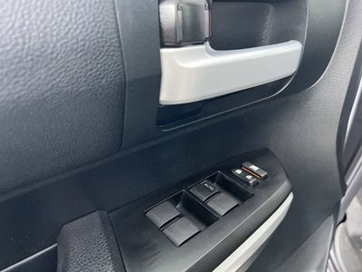2017 Toyota Tundra SR5 5.7L V8