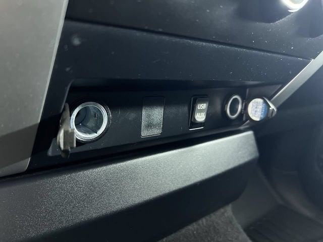 2017 Toyota Tundra SR5 5.7L V8
