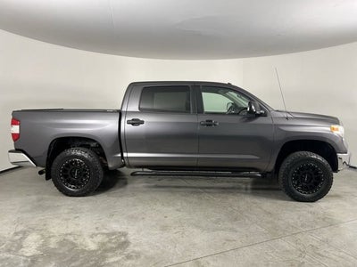 2017 Toyota Tundra SR5 5.7L V8