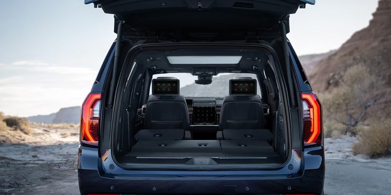 Rear cargo space with liftgate open